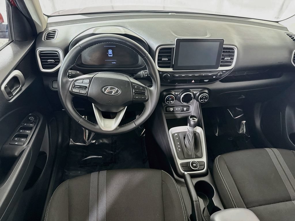 Certified 2024 Hyundai Venue SEL FWD image 4
