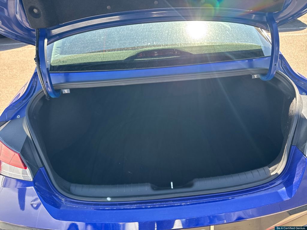Certified 2025 Hyundai Elantra SEL FWD image 12