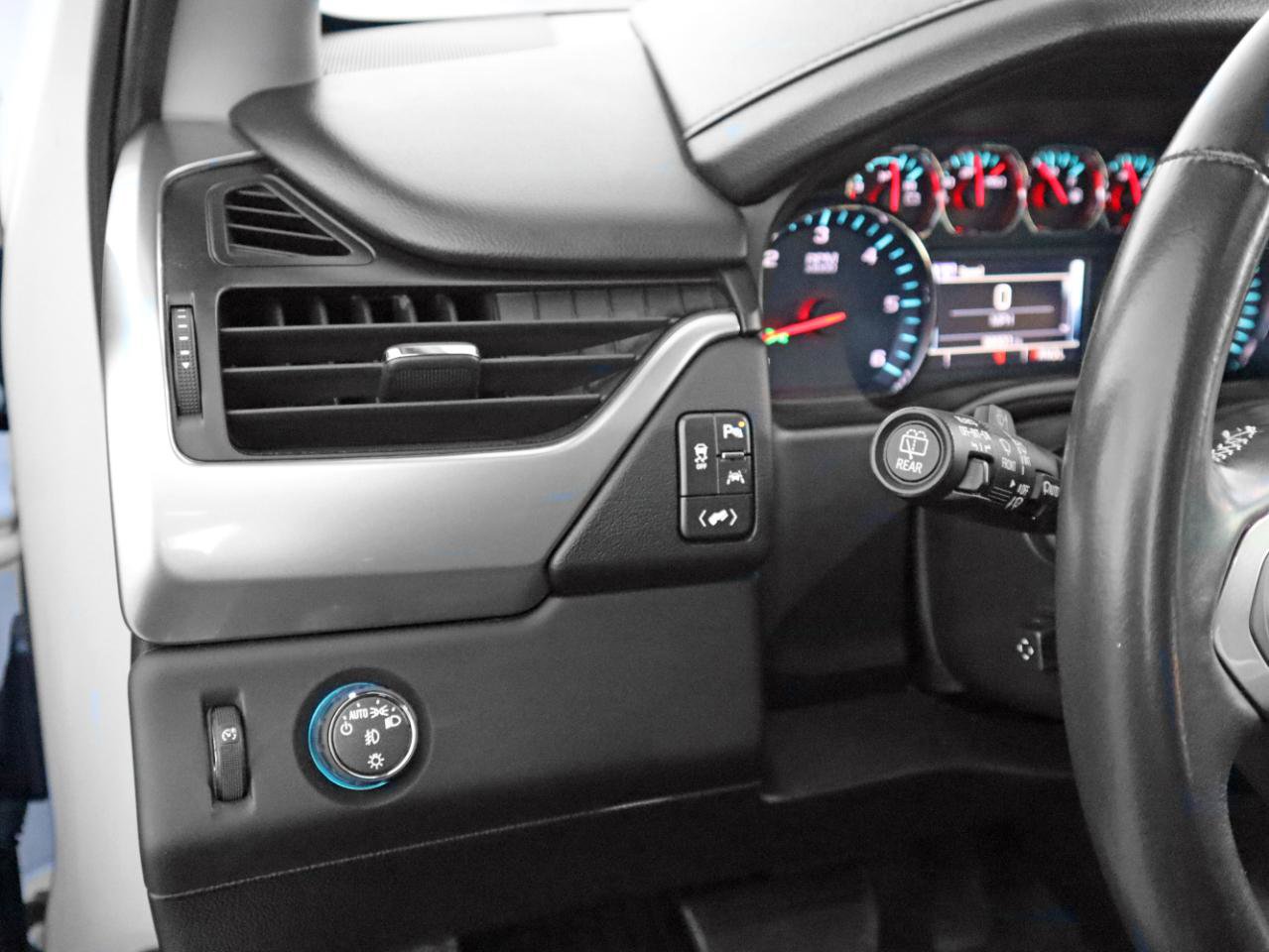 Used 2020 Chevrolet Suburban LT image 22