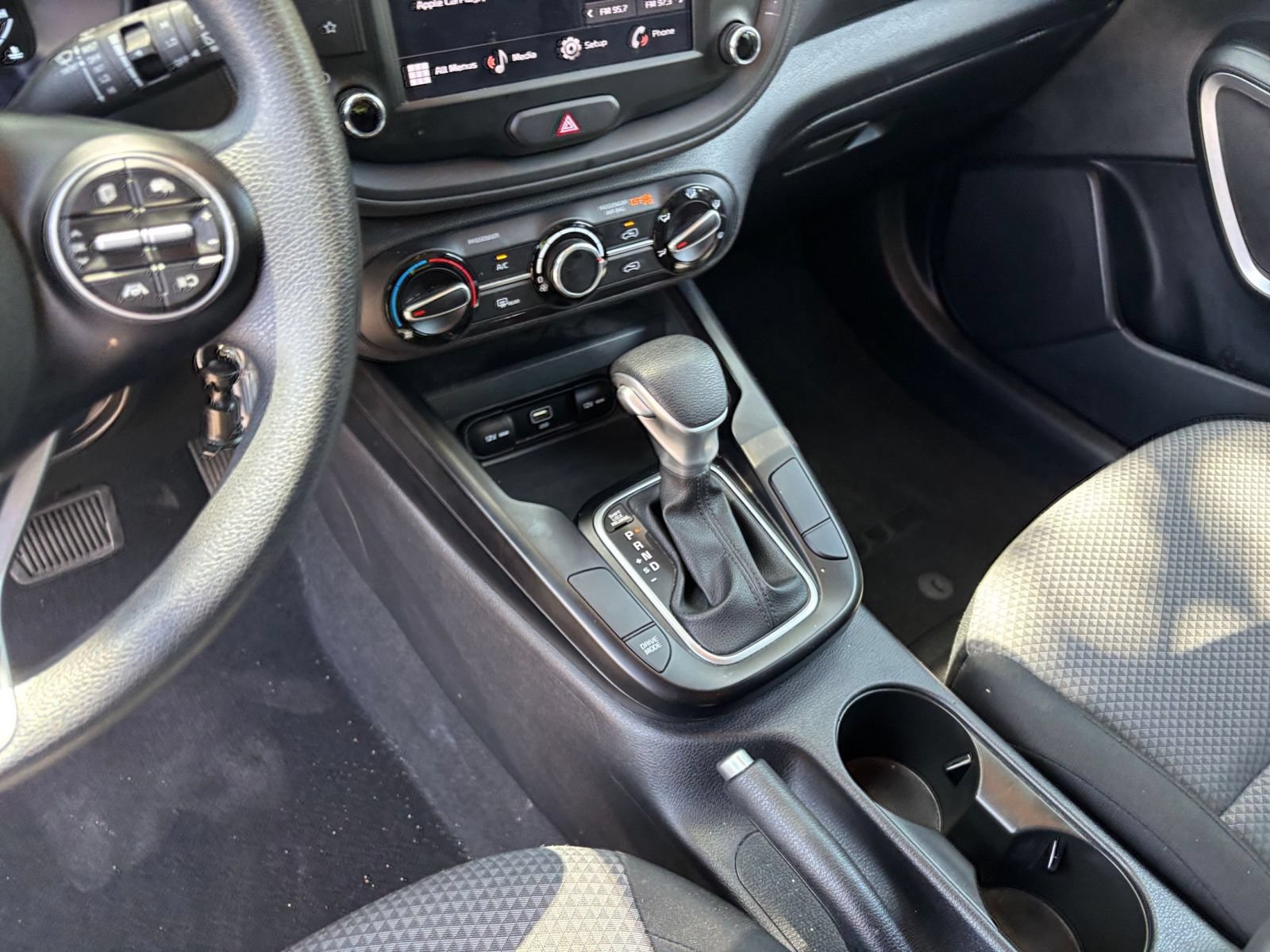 Used 2025 Kia Soul LX w/ LX Technology Package FWD image 38