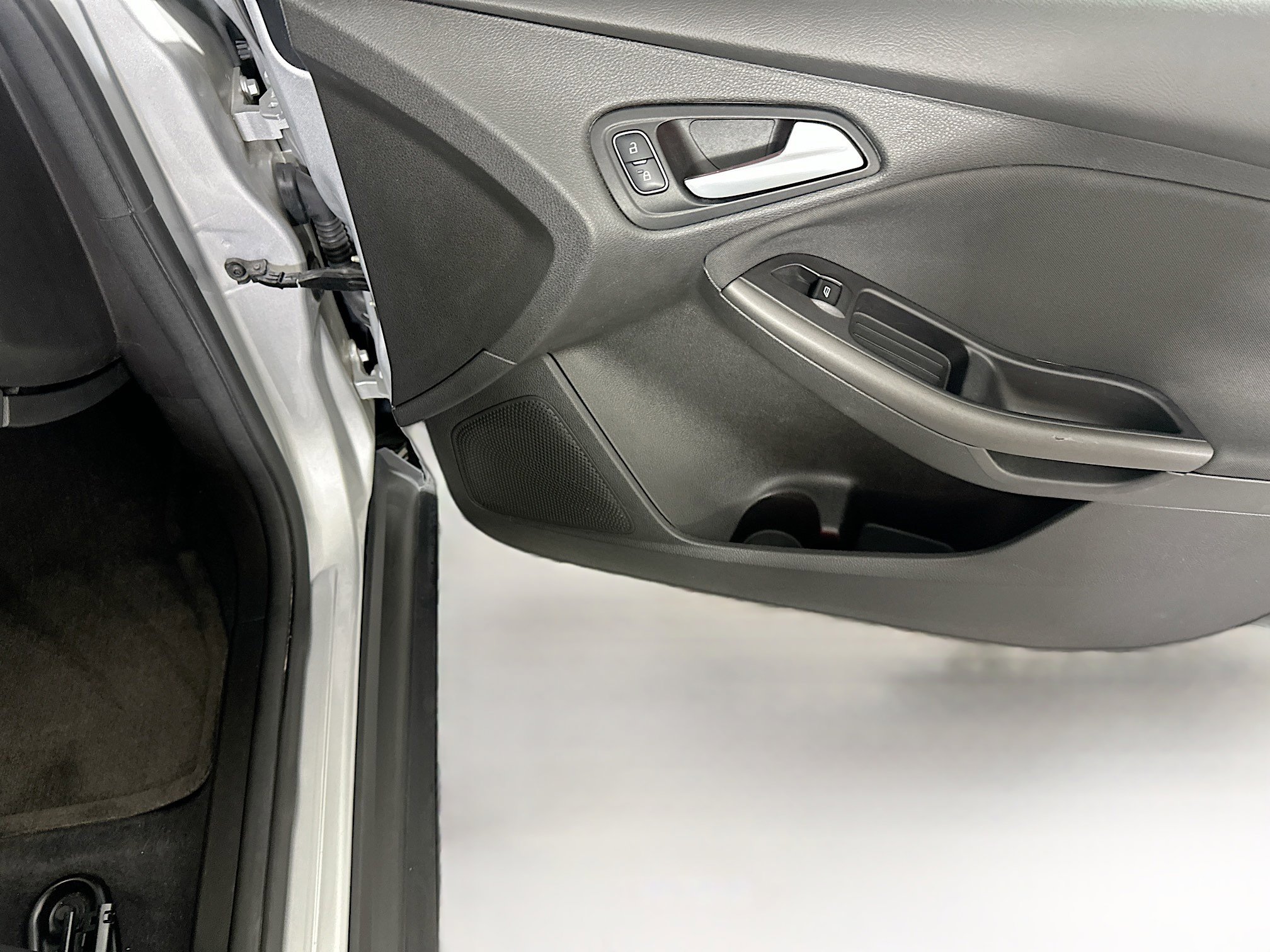 Used 2016 Ford Focus SE w/ Equipment Group 201A image 29