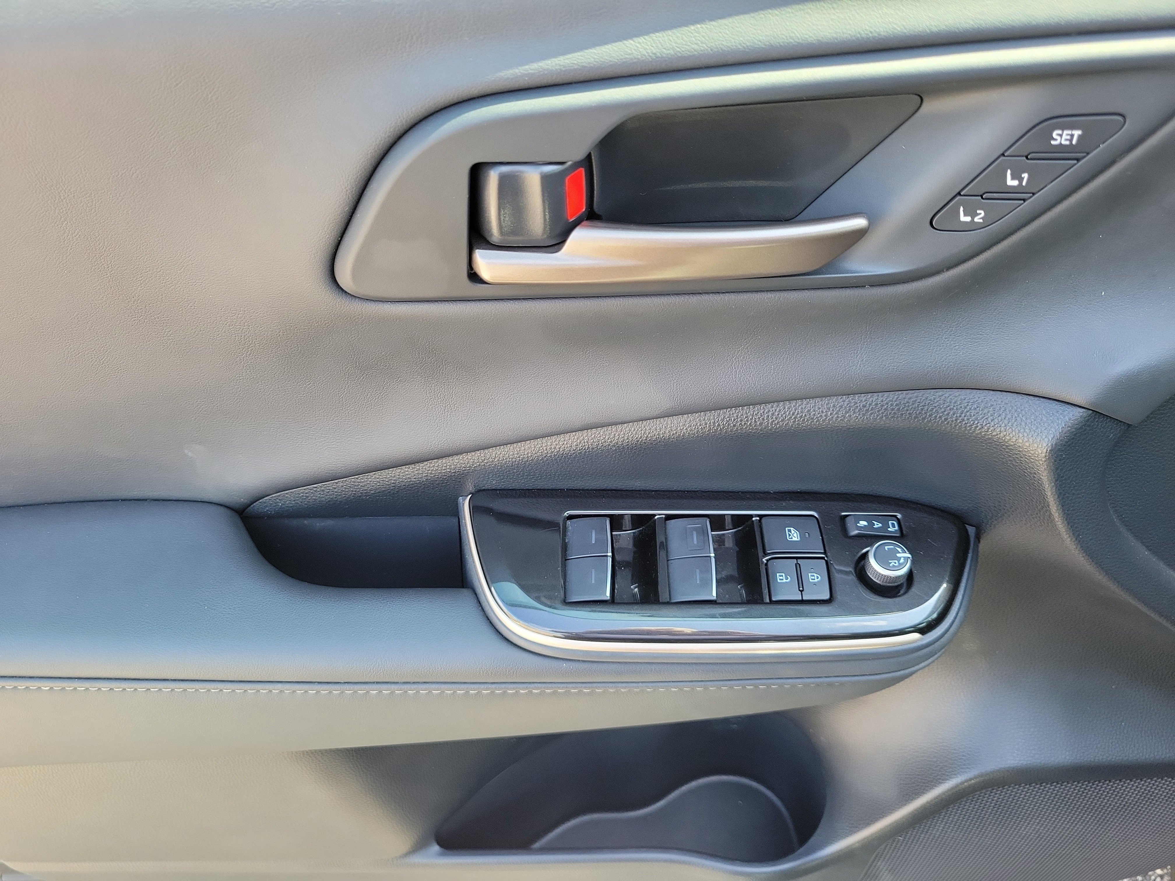 Used 2024 Toyota Crown Limited image 13