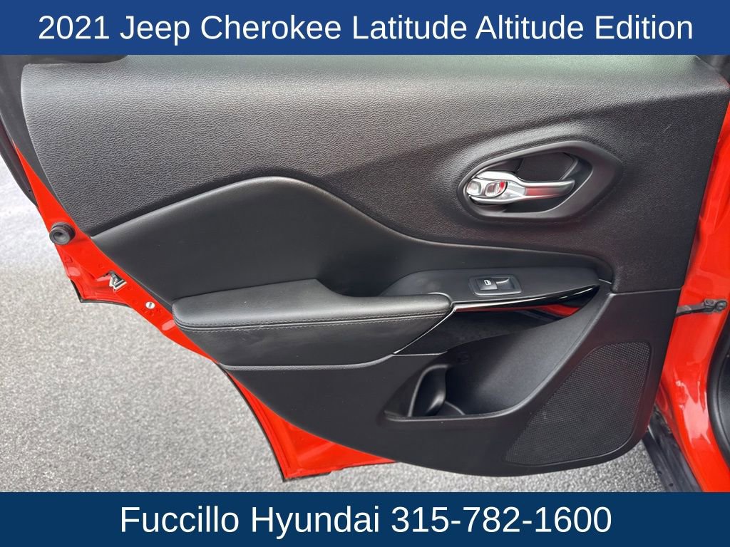 Used 2021 Jeep Cherokee Latitude Plus AWD/4WD image 27