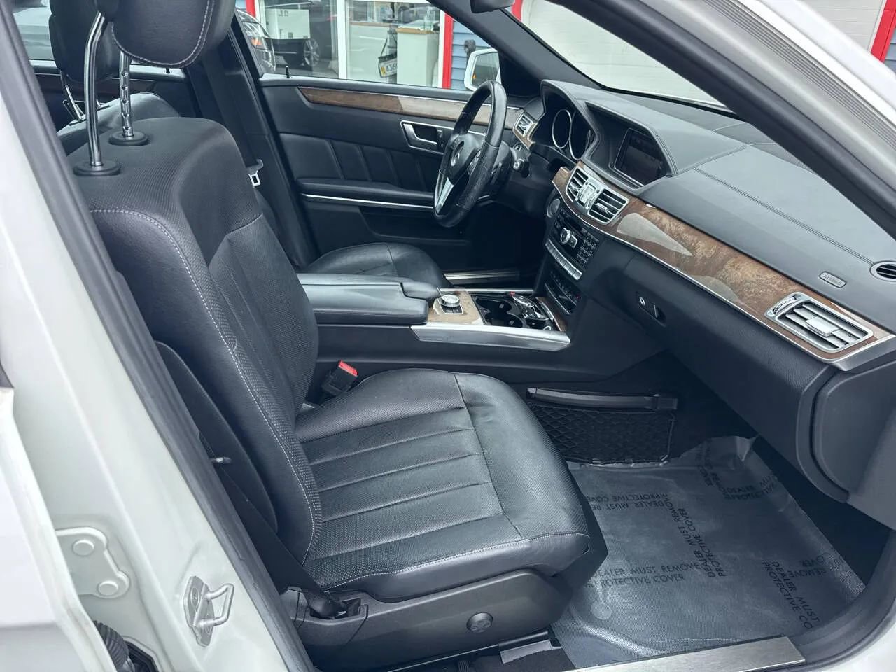 Used 2015 Mercedes-Benz E 400 4MATIC Sedan image 15