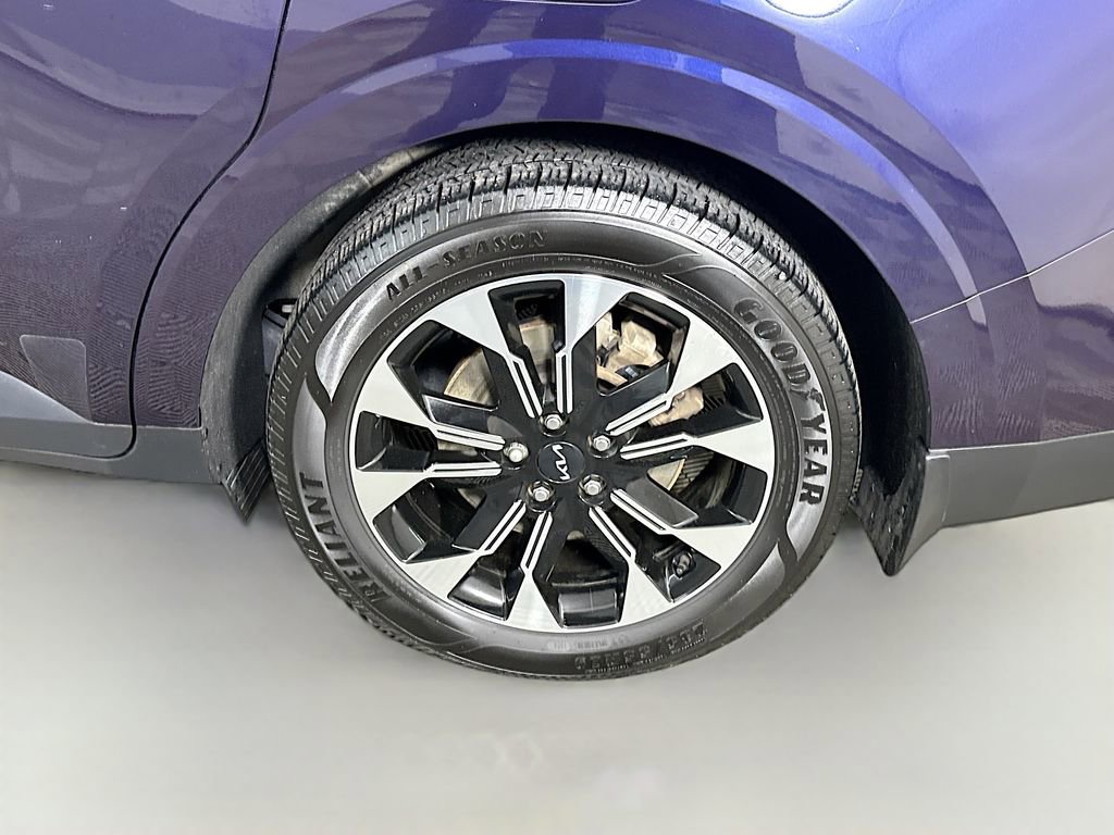 Used 2022 Kia Carnival EX image 37