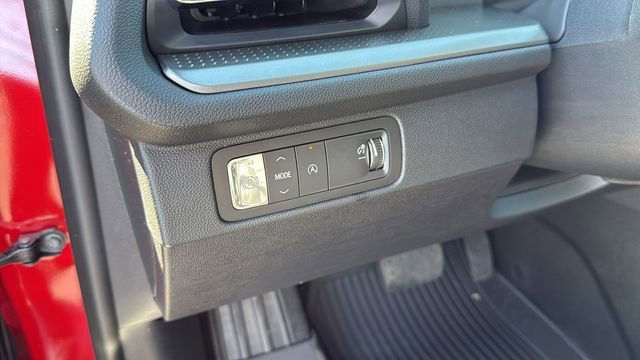 New 2026 Chevrolet Traverse LT w/ Sun and Wheel Package FWD image 13