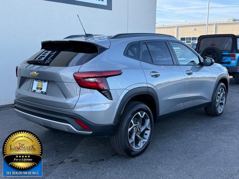 Used 2025 Chevrolet Trax LT image 3