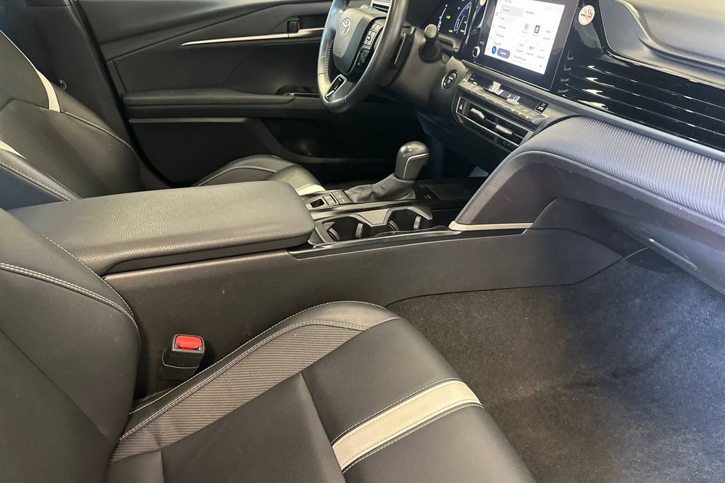 Used 2025 Toyota Camry SE FWD image 15