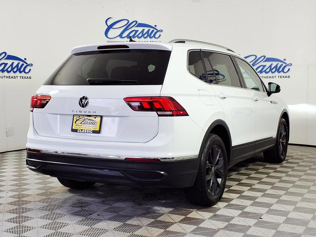 Used 2022 Volkswagen Tiguan SE w/ Panoramic Sunroof Package image 6