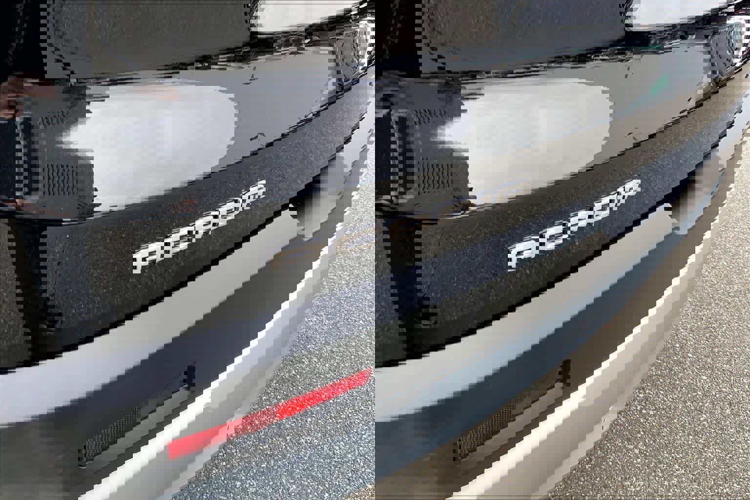 Used 2023 GMC Acadia SLE w/ Driver Convenience Package image 32