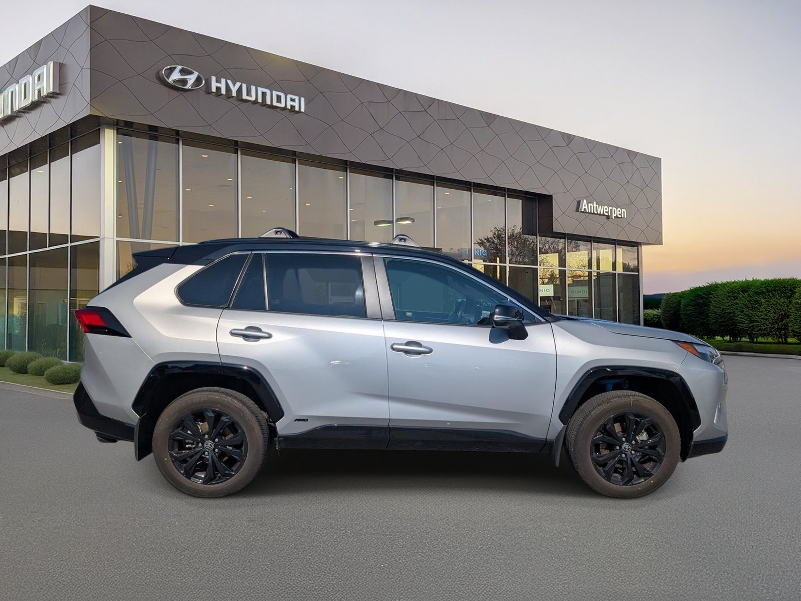 Used 2023 Toyota RAV4 XSE AWD/4WD image 2
