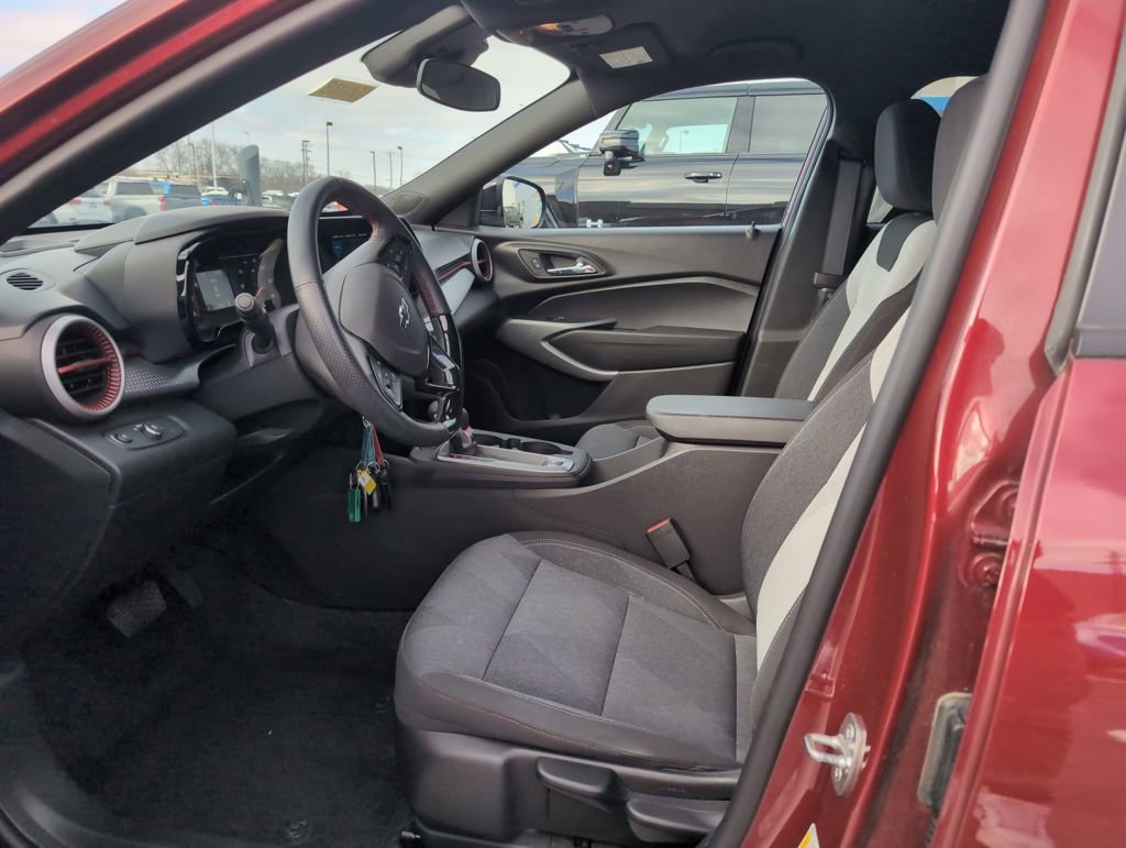 Used 2024 Chevrolet Trax RS w/ Driver Confidence Package image 13