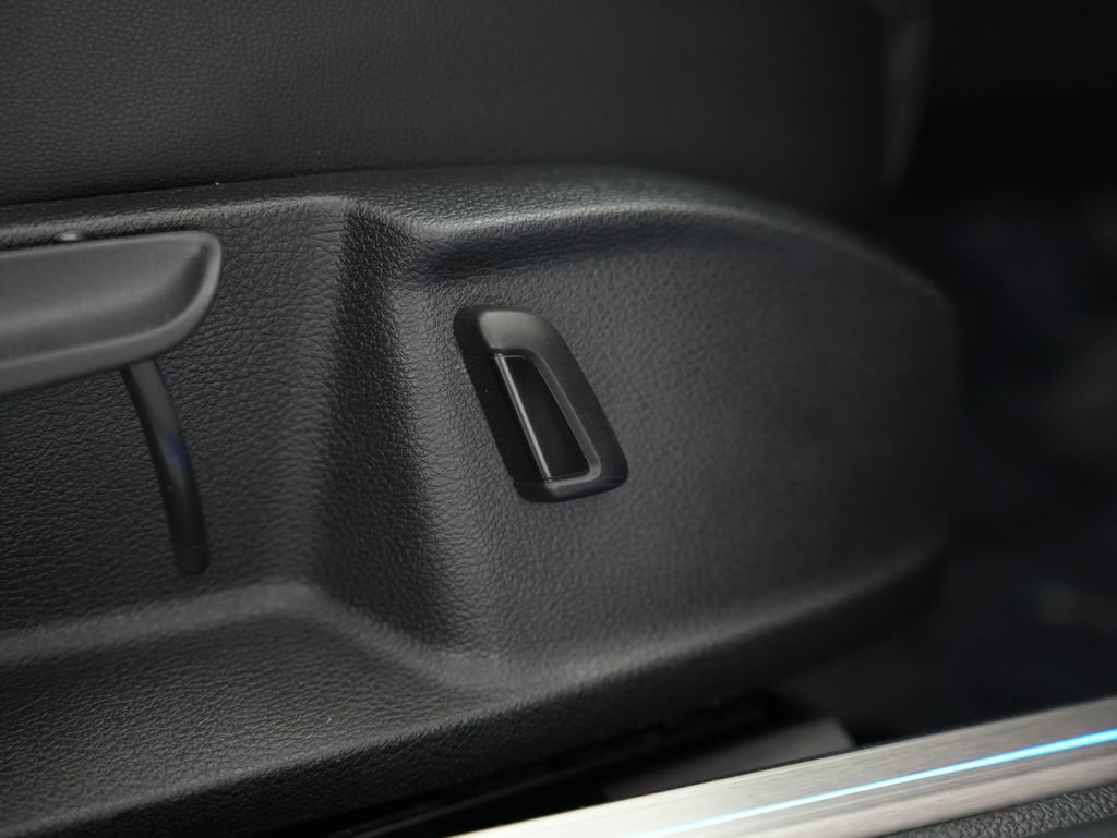 Used 2015 Volkswagen Golf R 4-Door AWD/4WD image 50