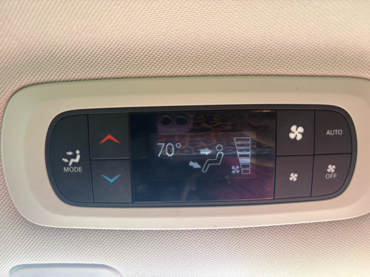 Used 2017 Chrysler Pacifica Limited w/ UConnect Theater Package FWD image 28