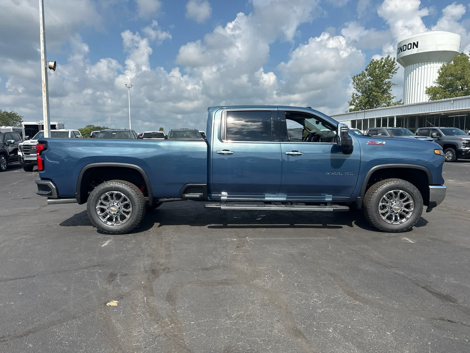 New 2026 Chevrolet Silverado 3500 LTZ w/ LTZ Premium Package AWD/4WD image 6