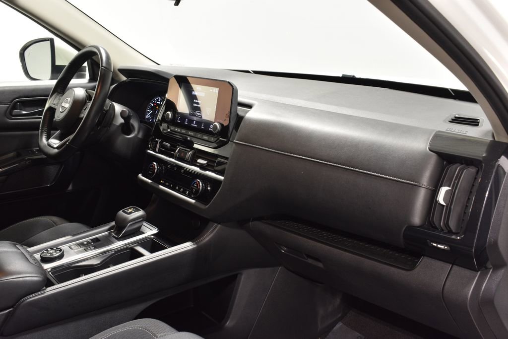 Used 2023 Nissan Pathfinder SV image 32