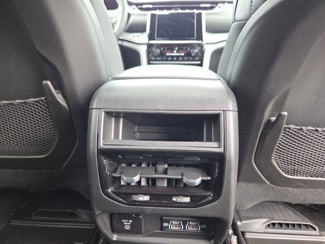 Used 2024 Jeep Grand Cherokee Altitude AWD/4WD image 29