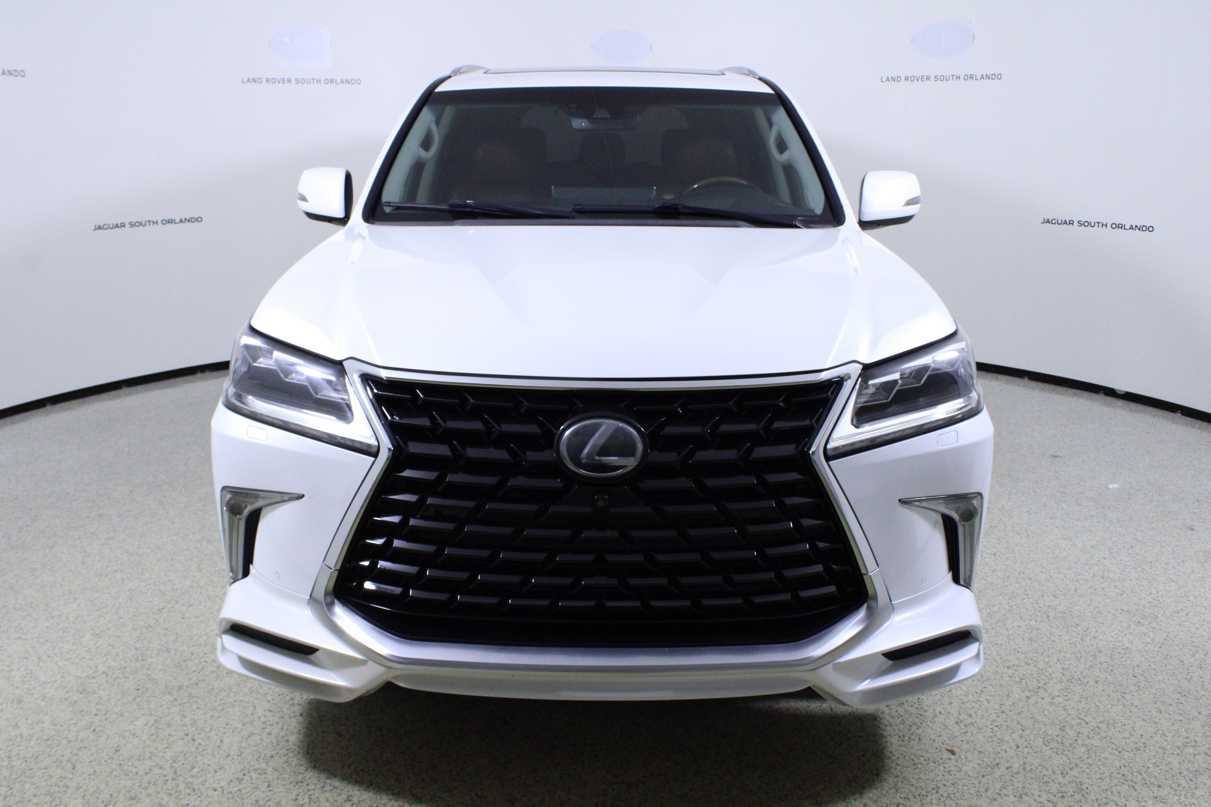 Used 2017 Lexus LX 570 4WD w/ Luxury Package image 2