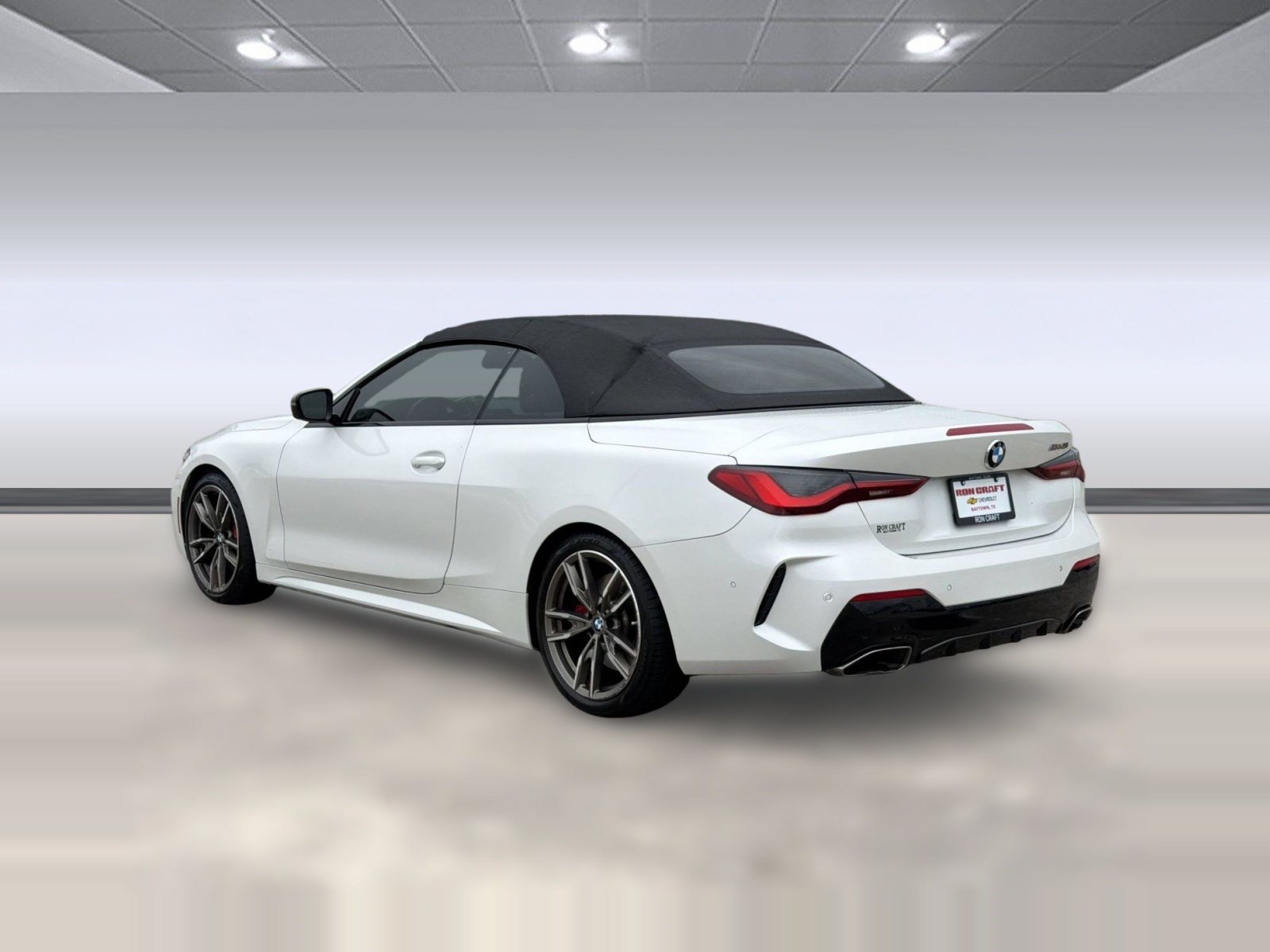 Used 2022 BMW M440i Convertible RWD image 3