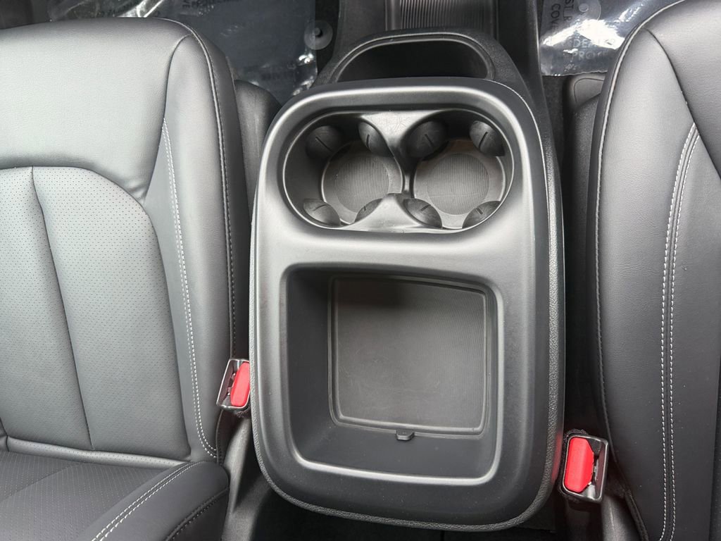 Used 2026 Chrysler Pacifica Select image 18