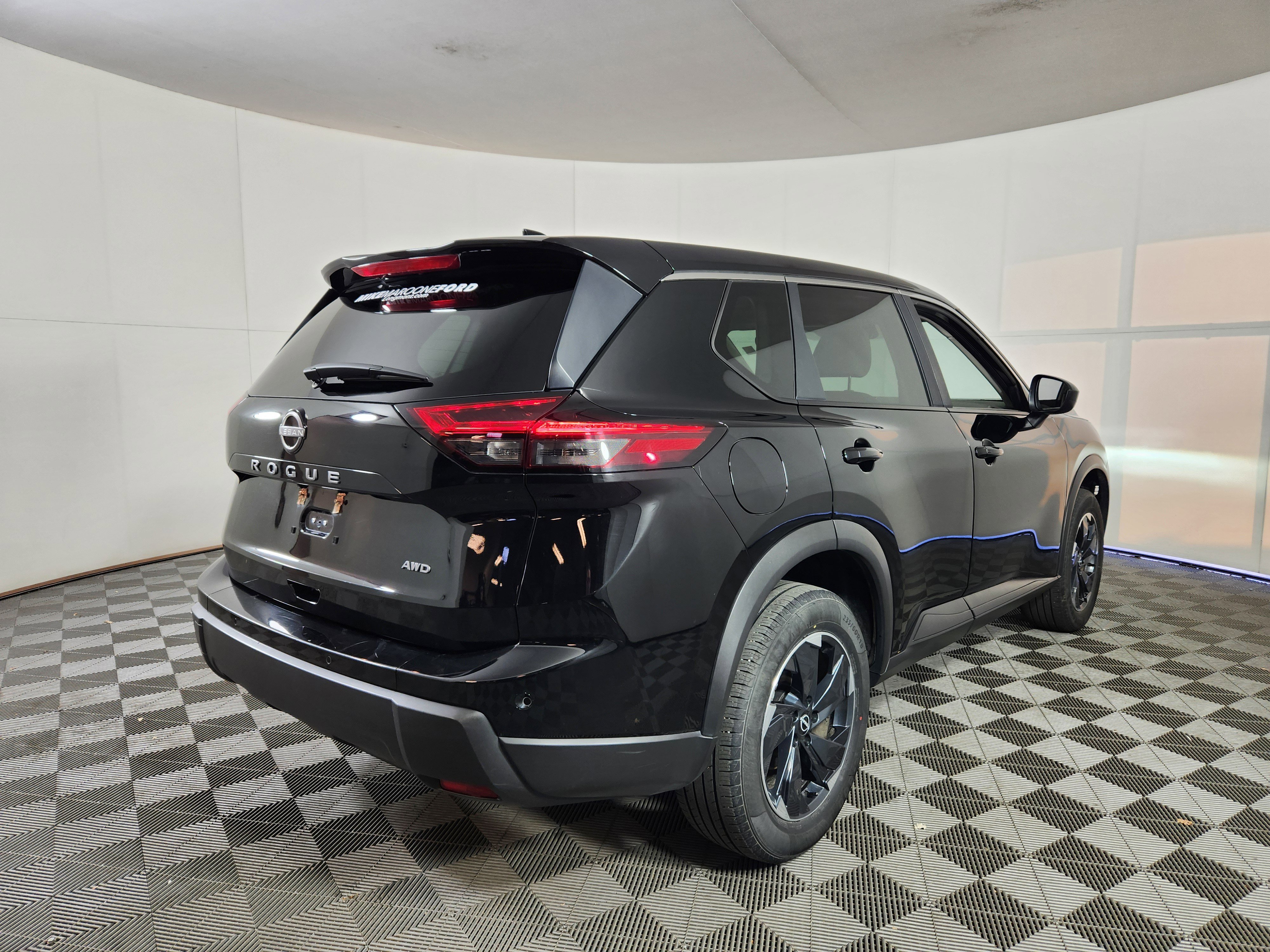 Used 2025 Nissan Rogue SV image 7