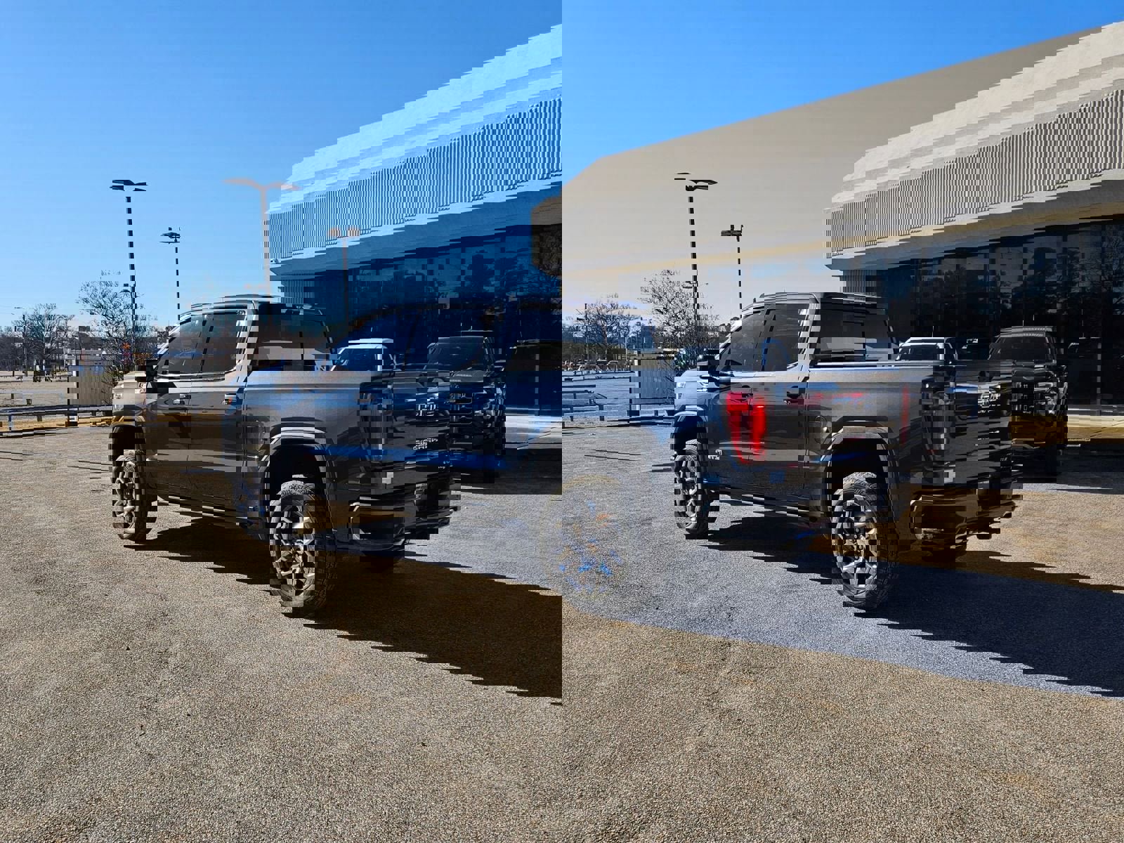 Used 2021 GMC Sierra 1500 AT4 w/ AT4 Value Package image 3