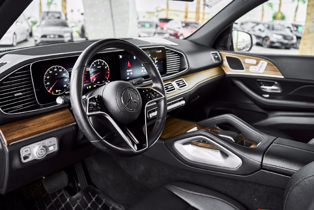 Used 2025 Mercedes-Benz GLE 350 4MATIC image 2