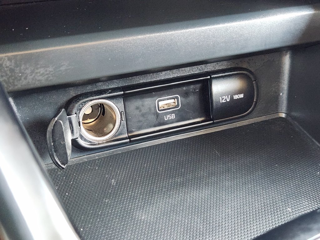 Certified 2025 Kia Soul LX w/ LX Technology Package FWD image 22