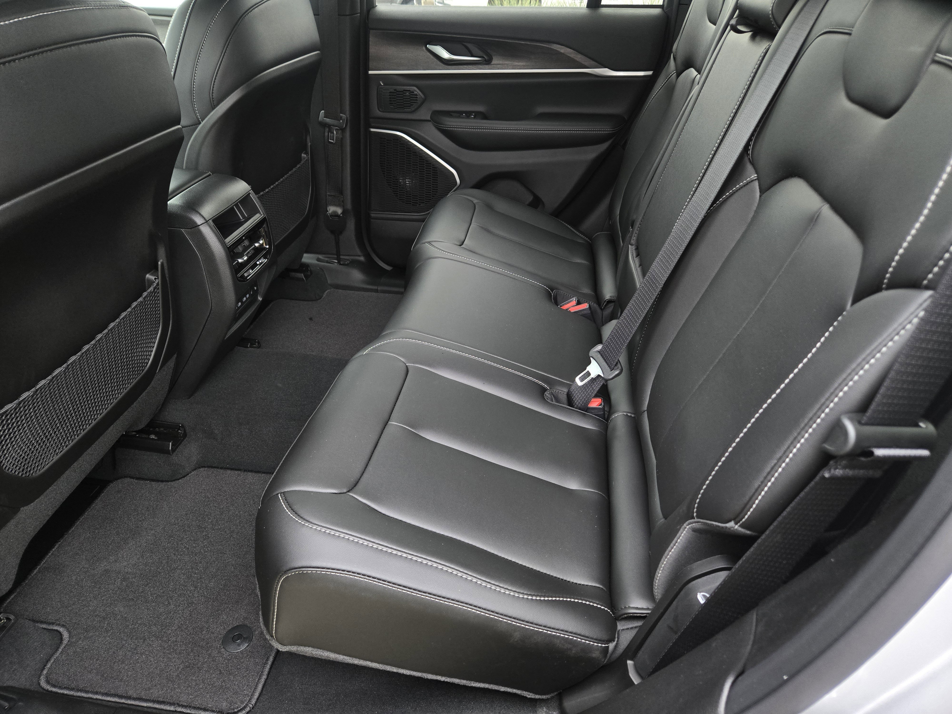 New 2026 Jeep Grand Cherokee Limited w/ Limited Altitude Package RWD image 16