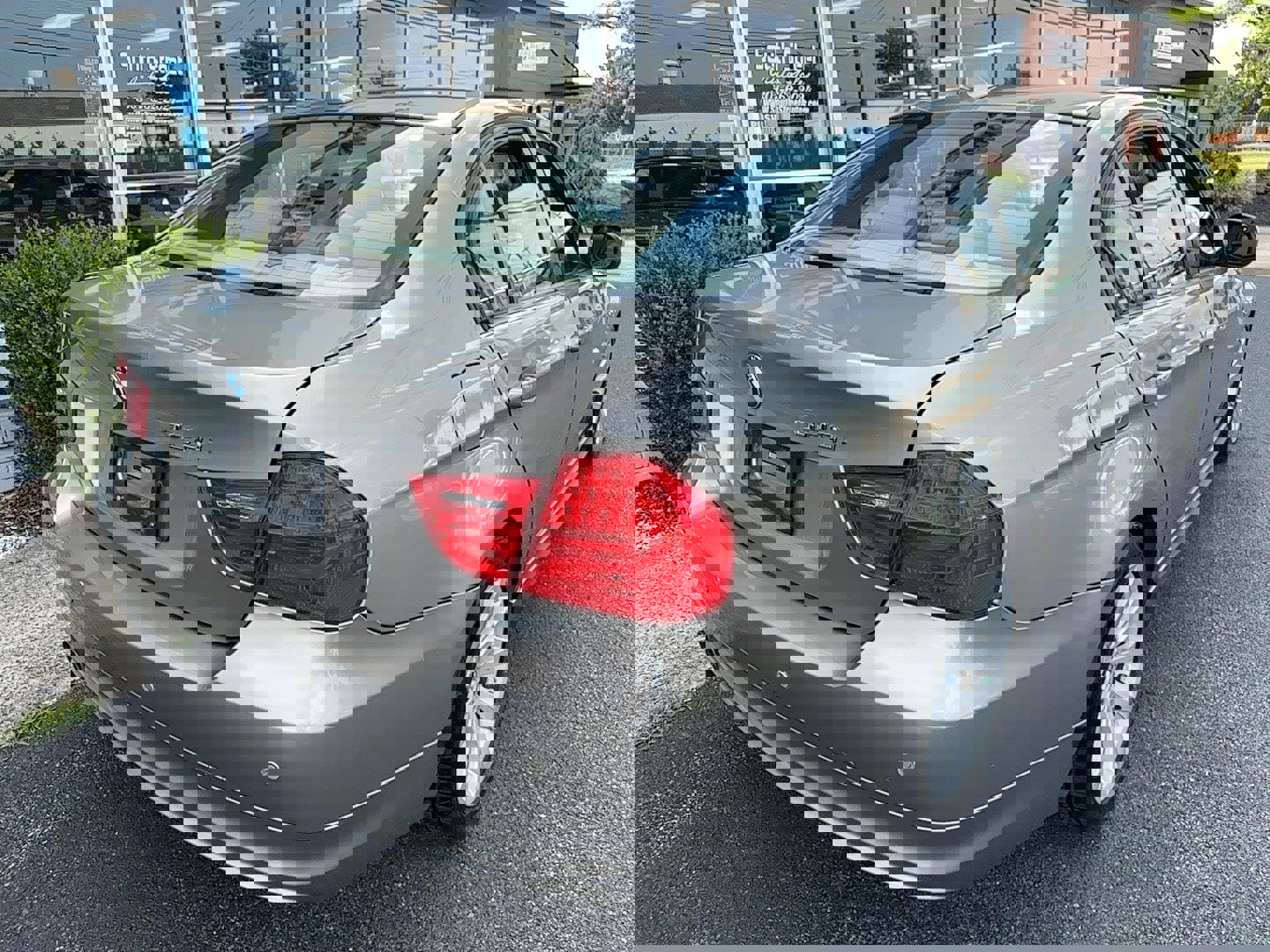 Used 2011 BMW 328i xDrive Sedan image 3