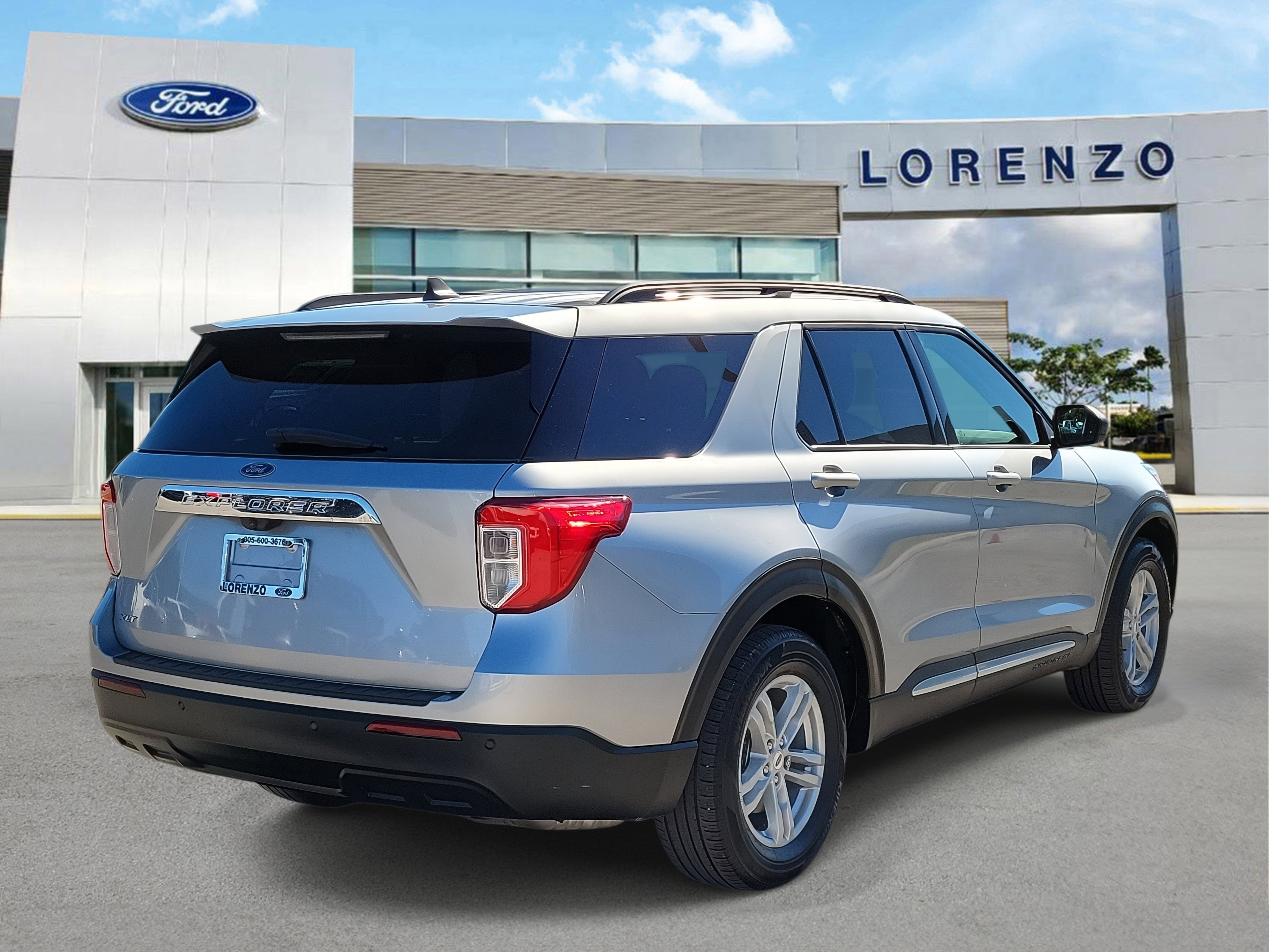 Used 2022 Ford Explorer XLT image 5