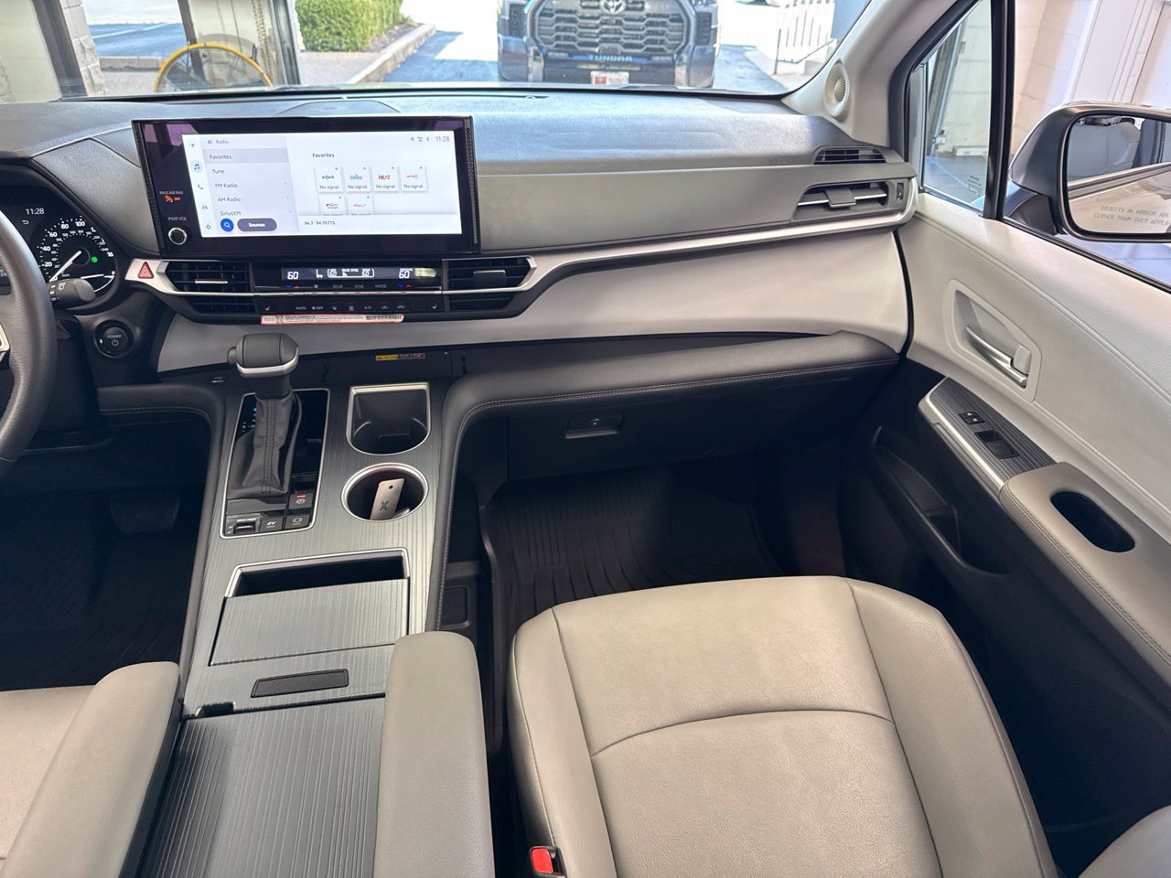 Certified 2026 Toyota Sienna XLE FWD image 50