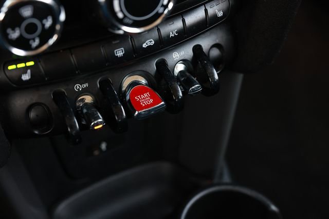 Used 2019 MINI Cooper 2-Door Hardtop image 32