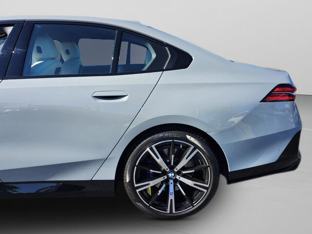 Certified 2026 BMW 530i xDrive w/ M Sport Package image 33