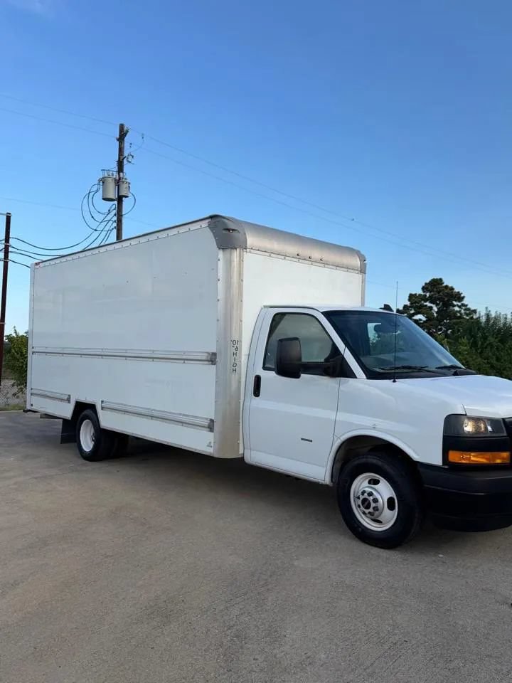 Used 2020 GMC Savana 3500 Extended w/ Driver Convenience Package RWD image 2