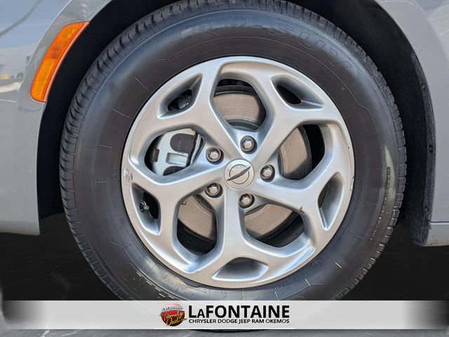 Used 2023 Chrysler Pacifica Limited FWD image 35