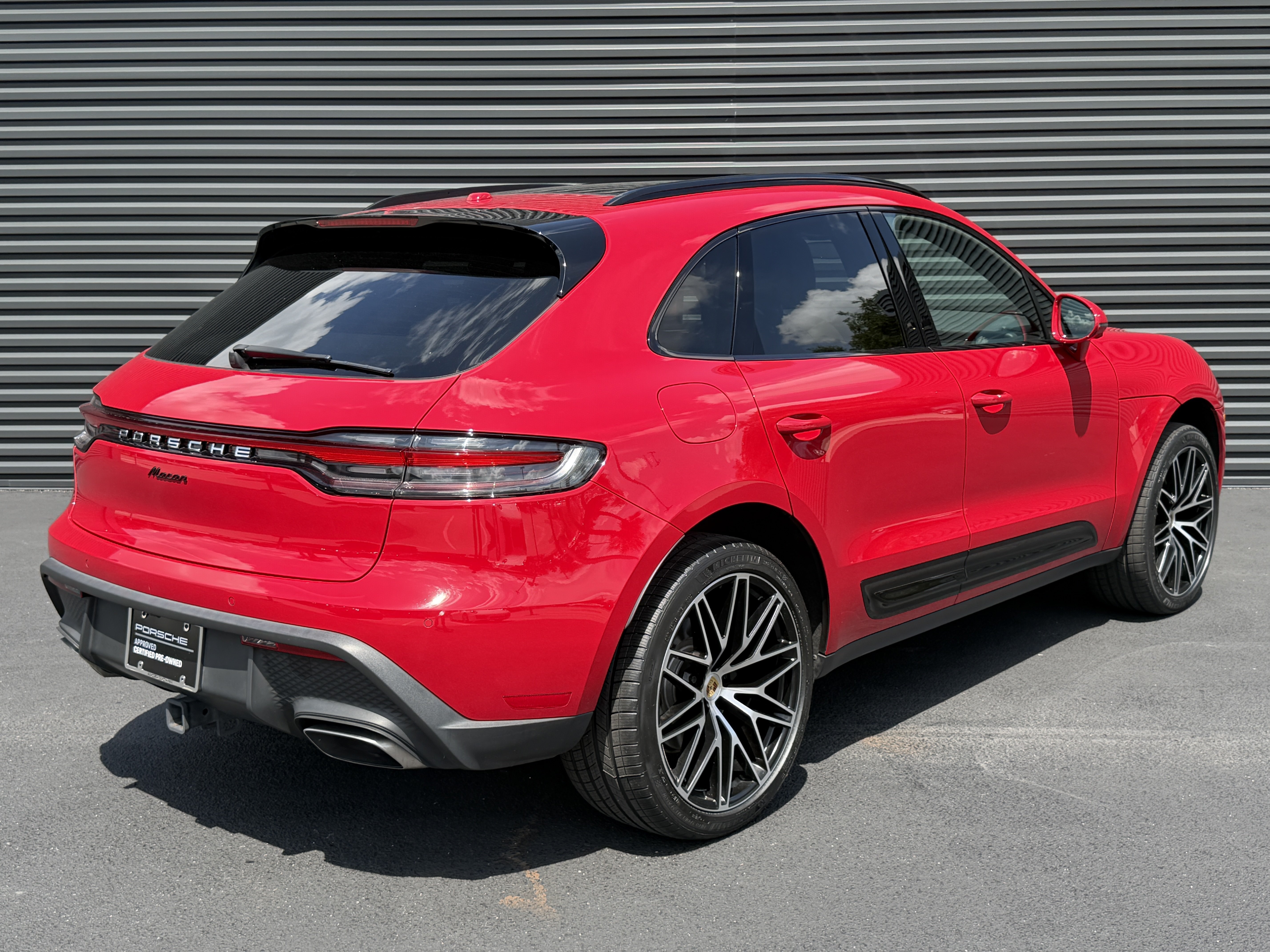 Certified 2024 Porsche Macan AWD/4WD image 9