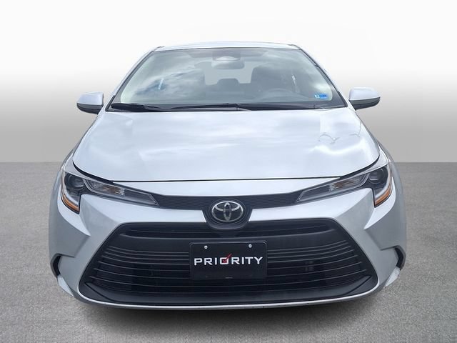 Used 2025 Toyota Corolla LE FWD image 2