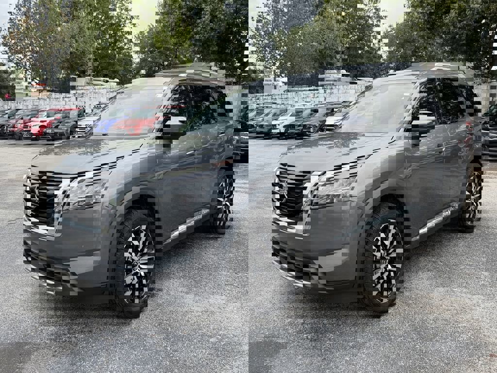 Used 2024 Nissan Pathfinder Platinum w/ Cargo Package image 9