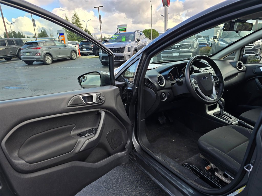 Used 2015 Ford Fiesta SE image 7