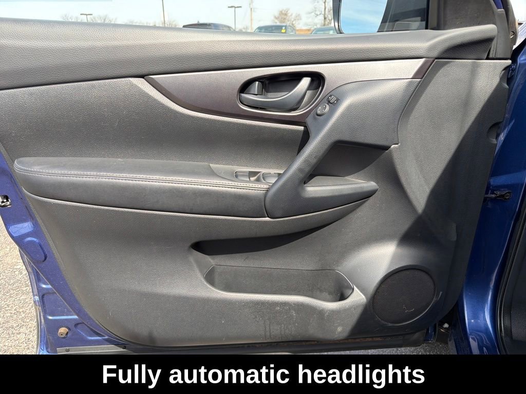 Used 2022 Nissan Rogue Sport S image 12