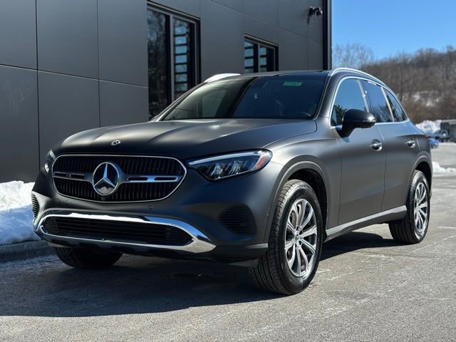 Used 2025 Mercedes-Benz GLC 300 4MATIC image 2