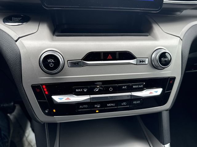 Used 2023 Ford Explorer XLT w/ Equipment Group 202A image 18