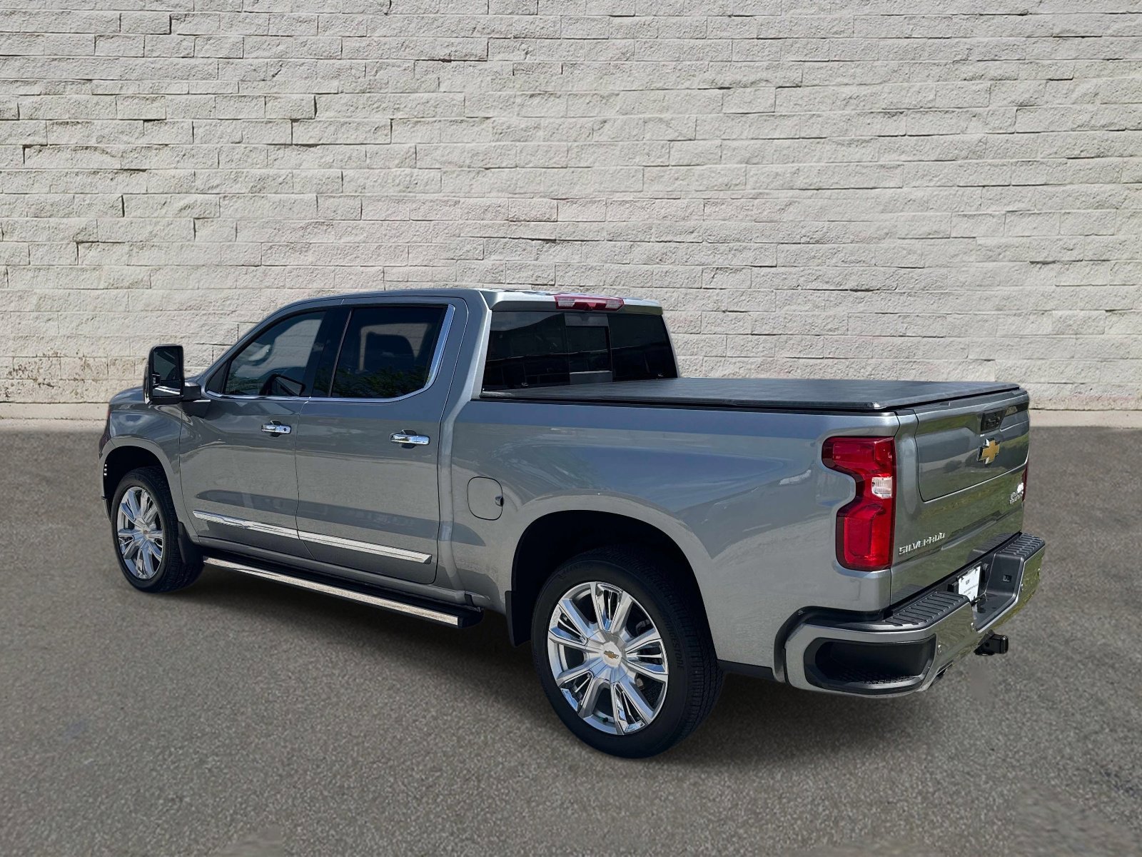 Used 2024 Chevrolet Silverado 1500 High Country w/ High Country Premium Package AWD/4WD image 3