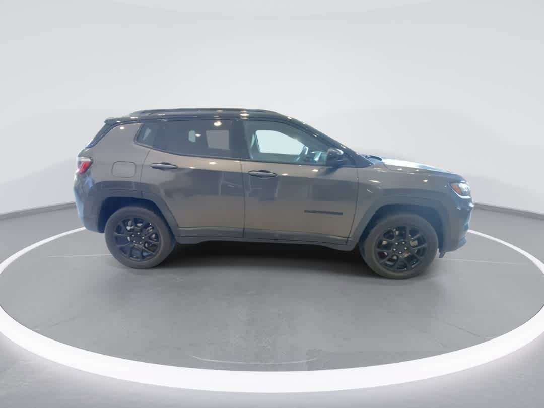 Used 2022 Jeep Compass Latitude AWD/4WD image 9