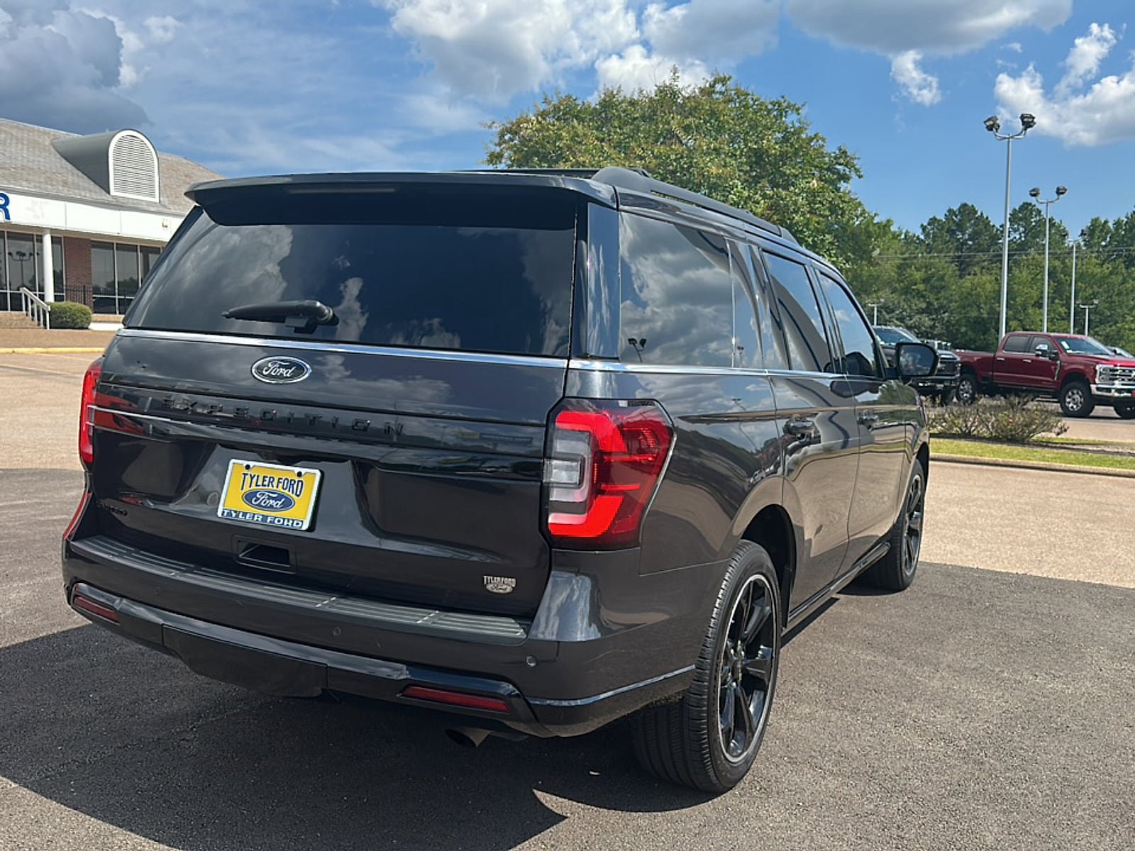 Used 2023 Ford Expedition Limited RWD image 10