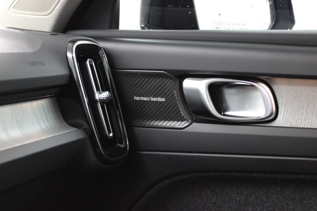 New 2026 Volvo XC40 B5 Plus w/ Climate Package AWD/4WD image 40