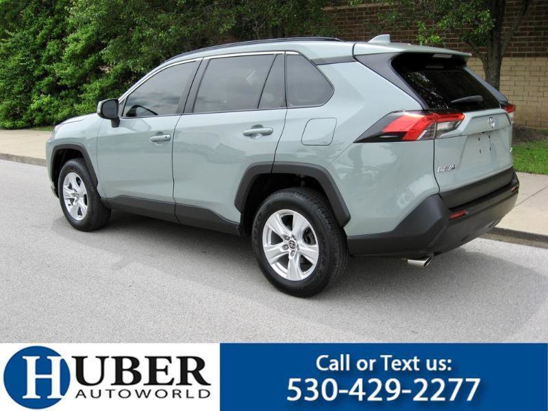 Used 2021 Toyota RAV4 XLE w/ Convenience Package image 3