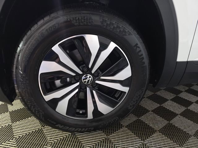 Used 2025 Volkswagen Atlas SE image 10