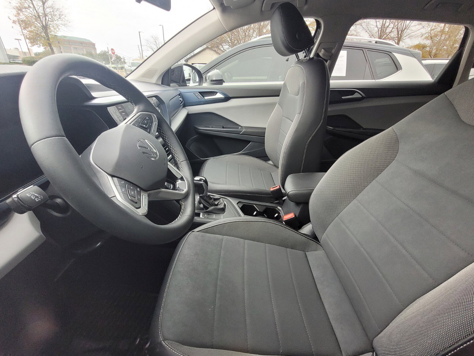 Certified 2022 Volkswagen Taos SE image 5